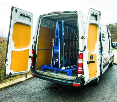 Transporter mit Glasgestell Transporter mit Glasgestell